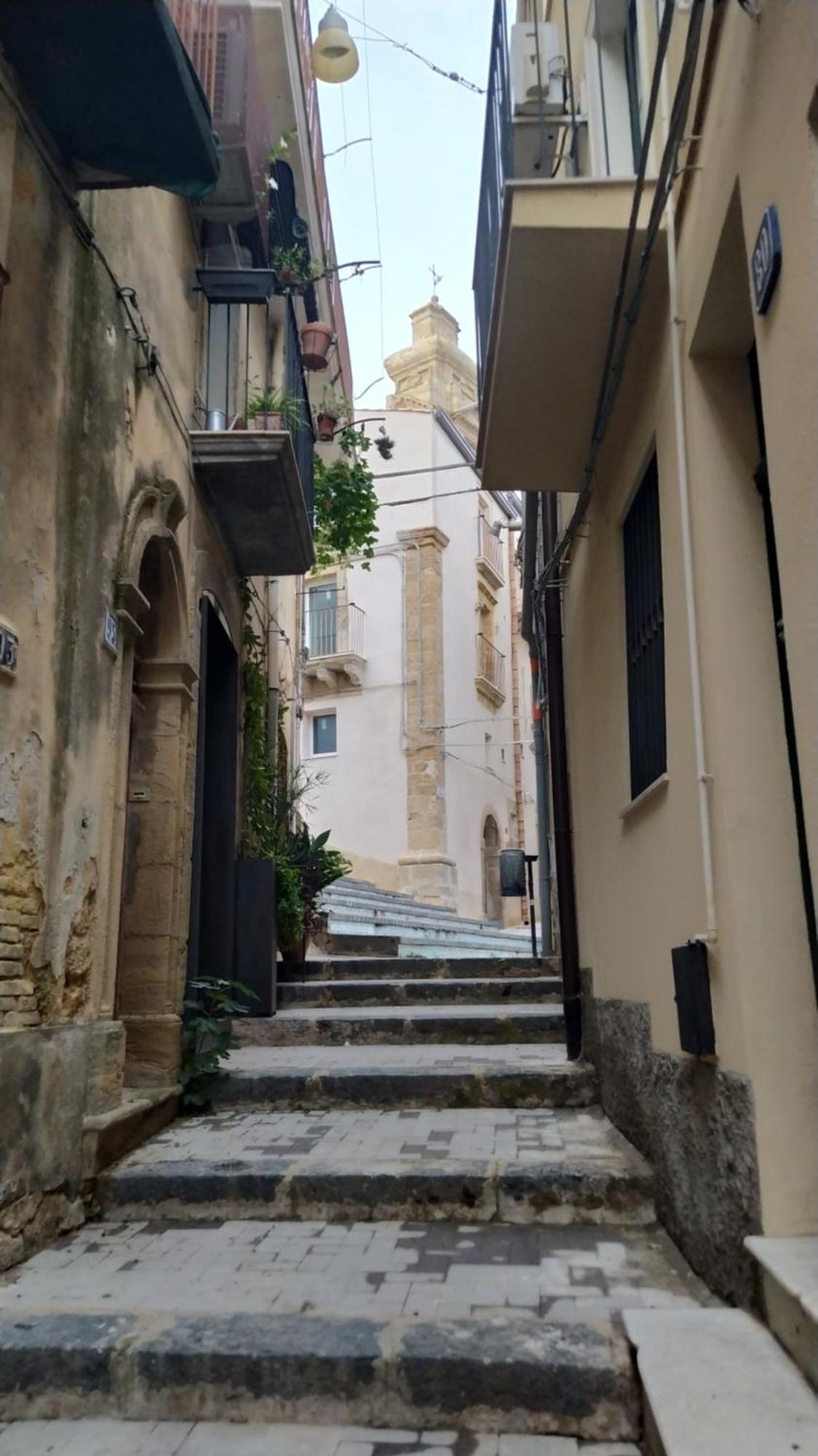 Guest House Alla Scala Caltagirone Exterior photo