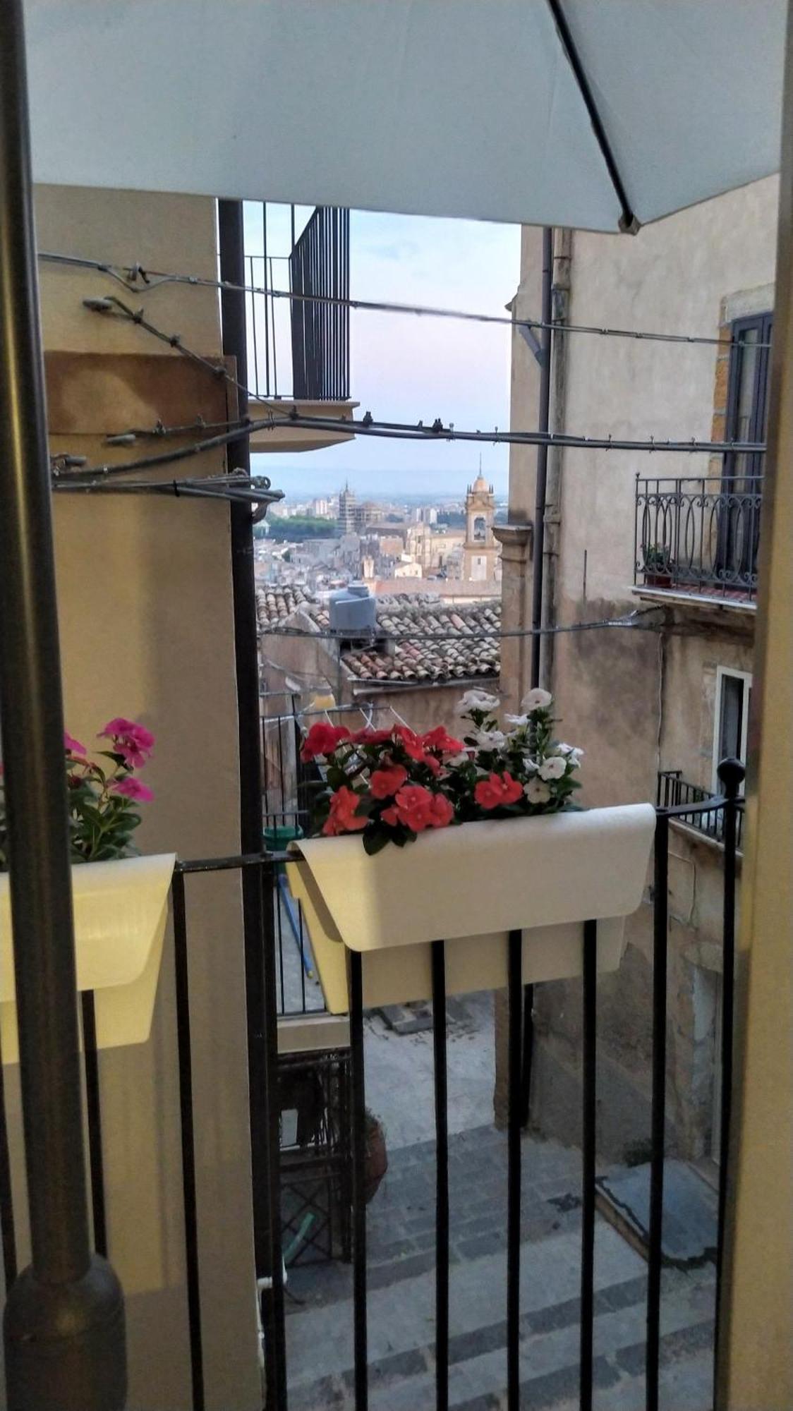 Guest House Alla Scala Caltagirone Exterior photo